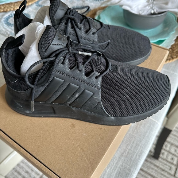 adidas Black Sneakers with Breathable Upper and Sleek Design - Picture 4 of 4
